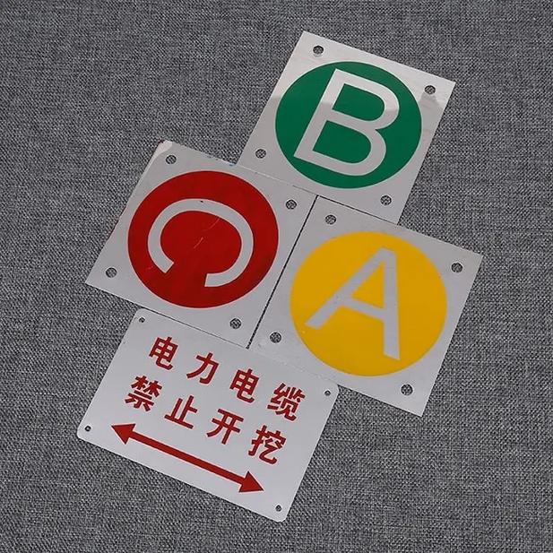 相序牌定制与电力标识牌 高低压电网中“禁止攀登 高压危险”及ABC相序标识的安全应用